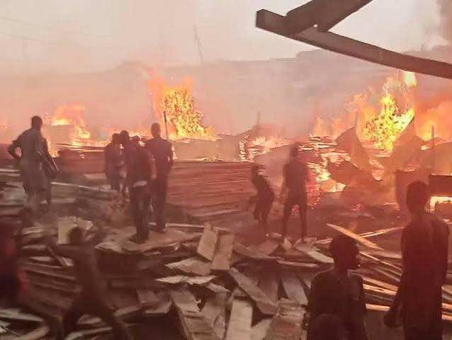 Early Morning Fire Razes Hundreds of Shops at Oranyan Market in Ibadan