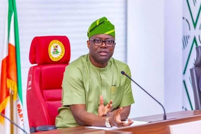 Makinde receives report from the relief fund committee on the Bodija explosion.