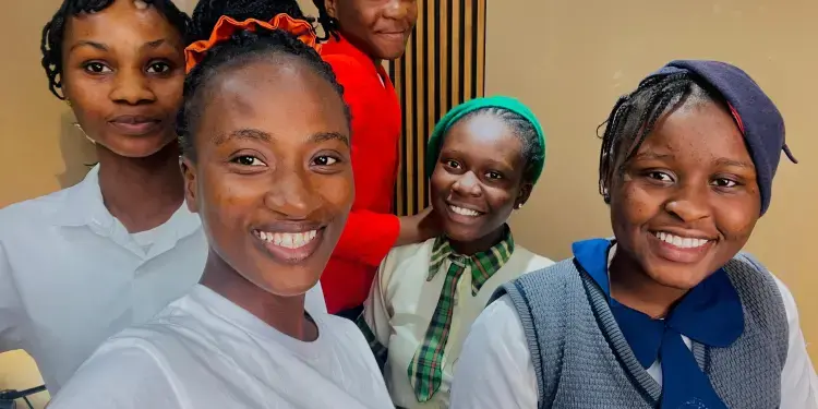In Saki, Lois Oladeji’s Project Encourages Young Girls to Take Up Leadership Roles
