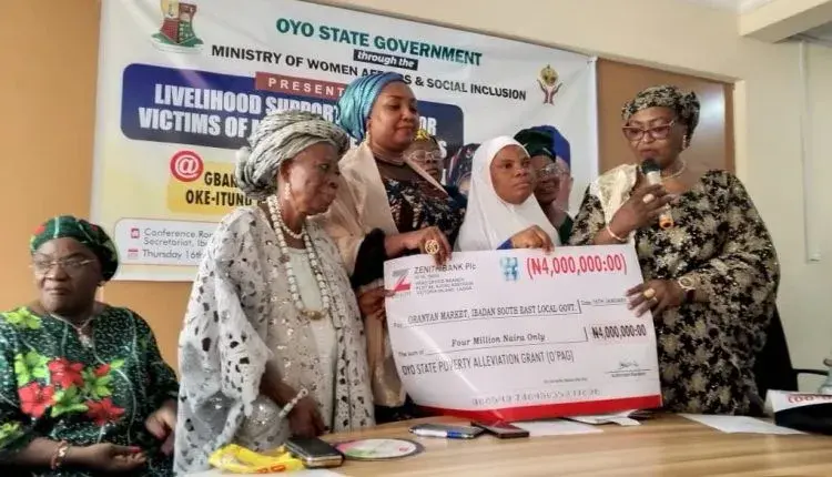 Oyo Govt Presents ChequesTo Victims of Ibadan Markets Fire Outbreak